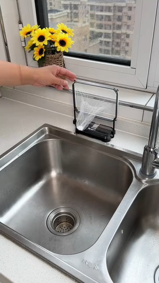 Suction Cup Sink Strainer with Disposable Filter Bags product detail